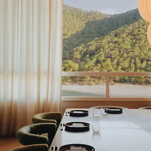 https://mondrian-ibiza.ibizaislandhotels.net